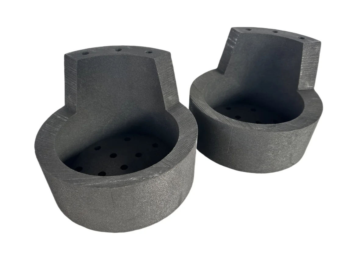 Graphite spoon for metallurgical slag removal using graphite molds