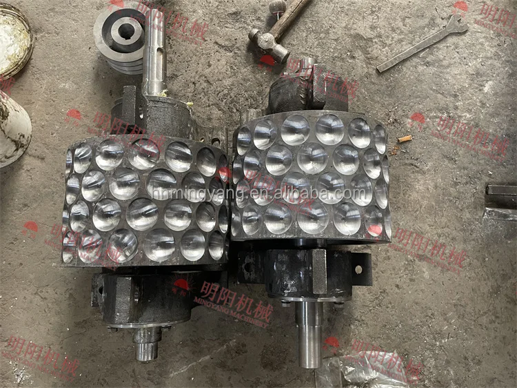 Diesel Engine Charcoal Briquettes Making Machine Small Coal Ball Pillow Press Machine Briquette De Carbon Price
