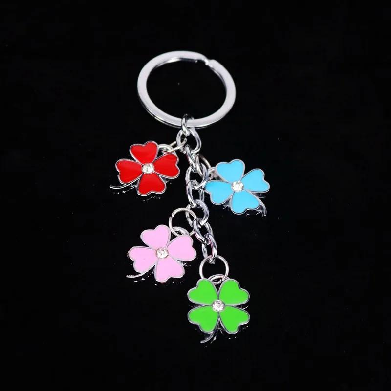 Fashionable Small Four Leaf Clover Keychain Popular Metal Souvenir Charm with Lucky Symbol