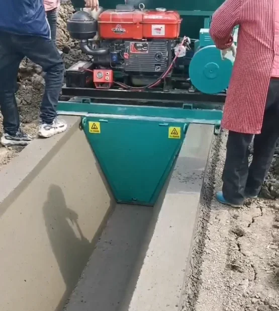 product ditch lining machine agricultural heavy duty trencher canal concrete lining machine for sale-9