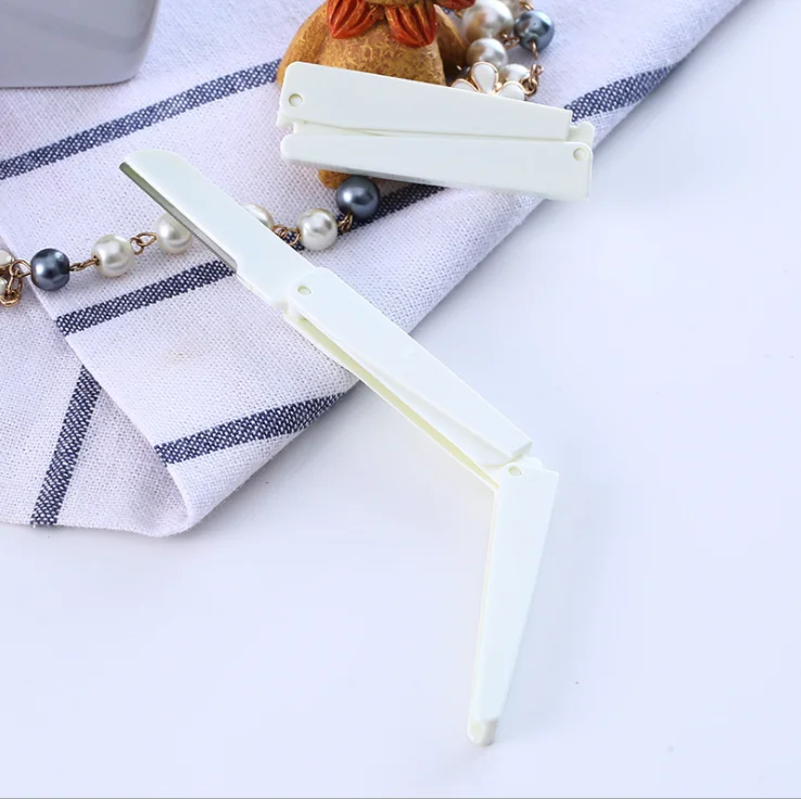 Eyebrow razor