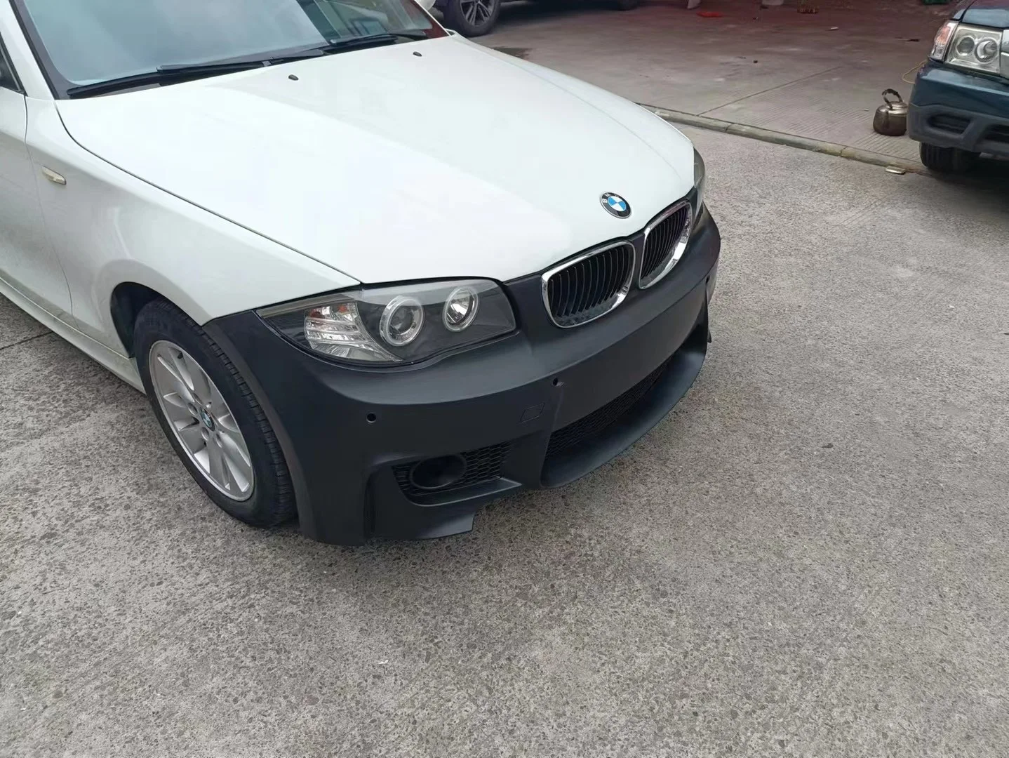 For XLstyling New Car Conversion Upgrade 1M Front Bumper Facelift Body Kit for BMW E81 E82 E87 with Black Carbon Fiber Look