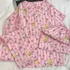 H3501 Conejo Fresa Rosa [Conjunto de Tres Piezas con Cuello en V]