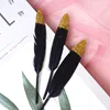 Coltello nero con polvere dorata spray