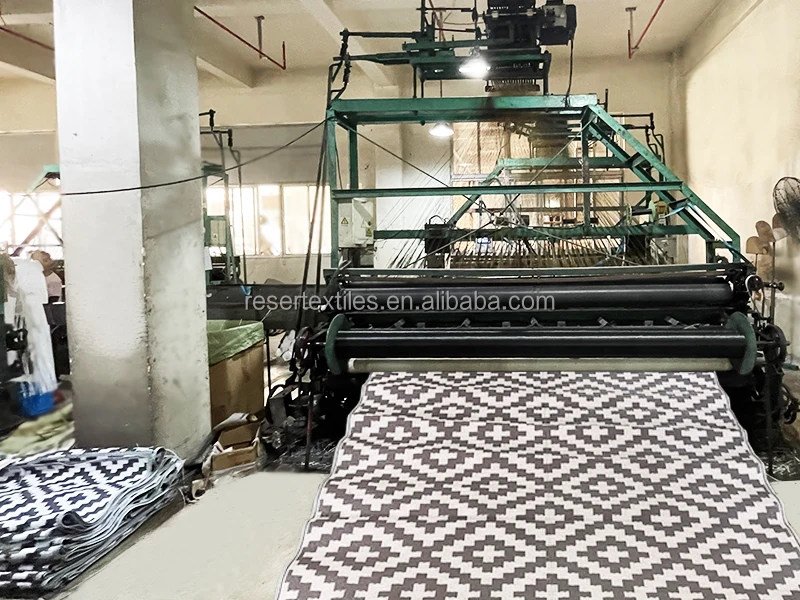 PP Handy Strap for Picnics RV Outings Weather-Resistant -Proof Beach Mat for Summer Accessory