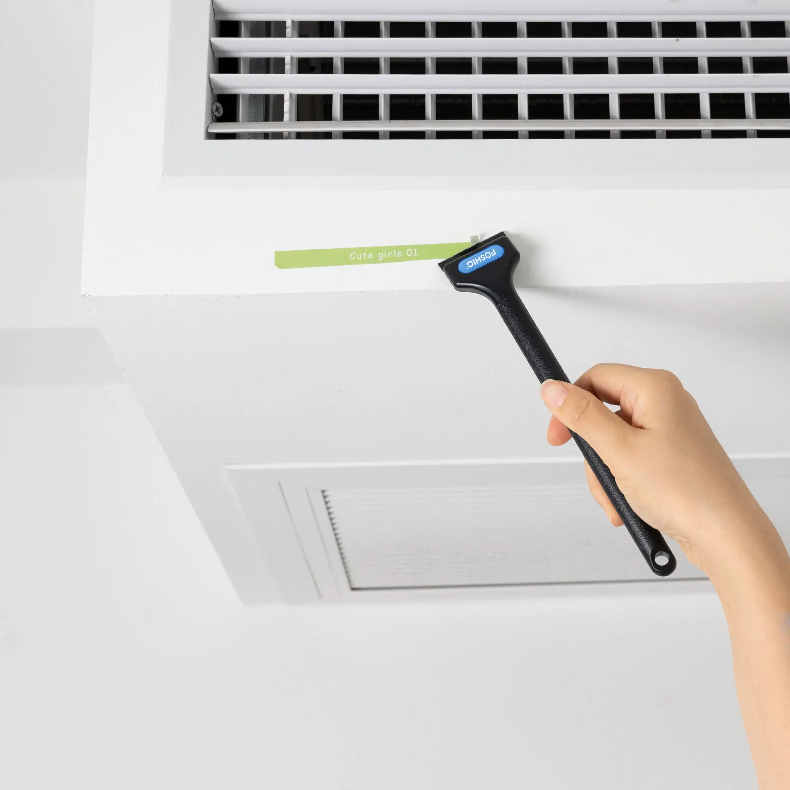 Пластиковый скребок с длинной ручкой