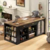 Gabinete de madera negra con tapa de madera quemada
