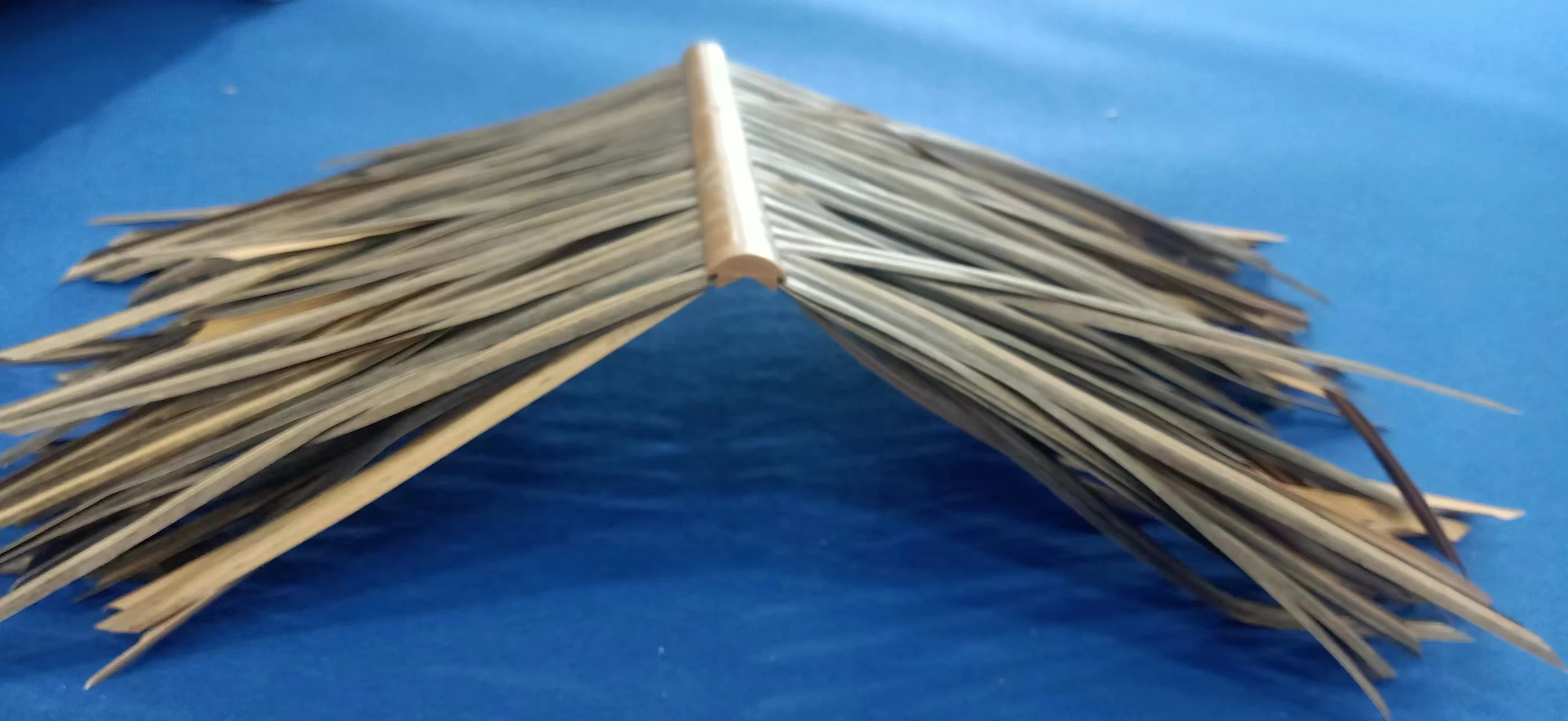 Artificial Thatch Synthetic Palm Thatch Straw Thatch for Roof Cap or Ridge