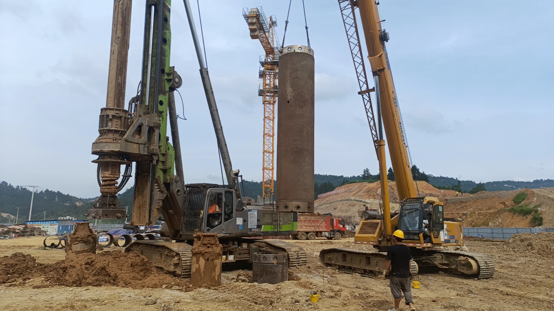 Rock Drilling Bucket With Roller Bits Core Barrel Essential