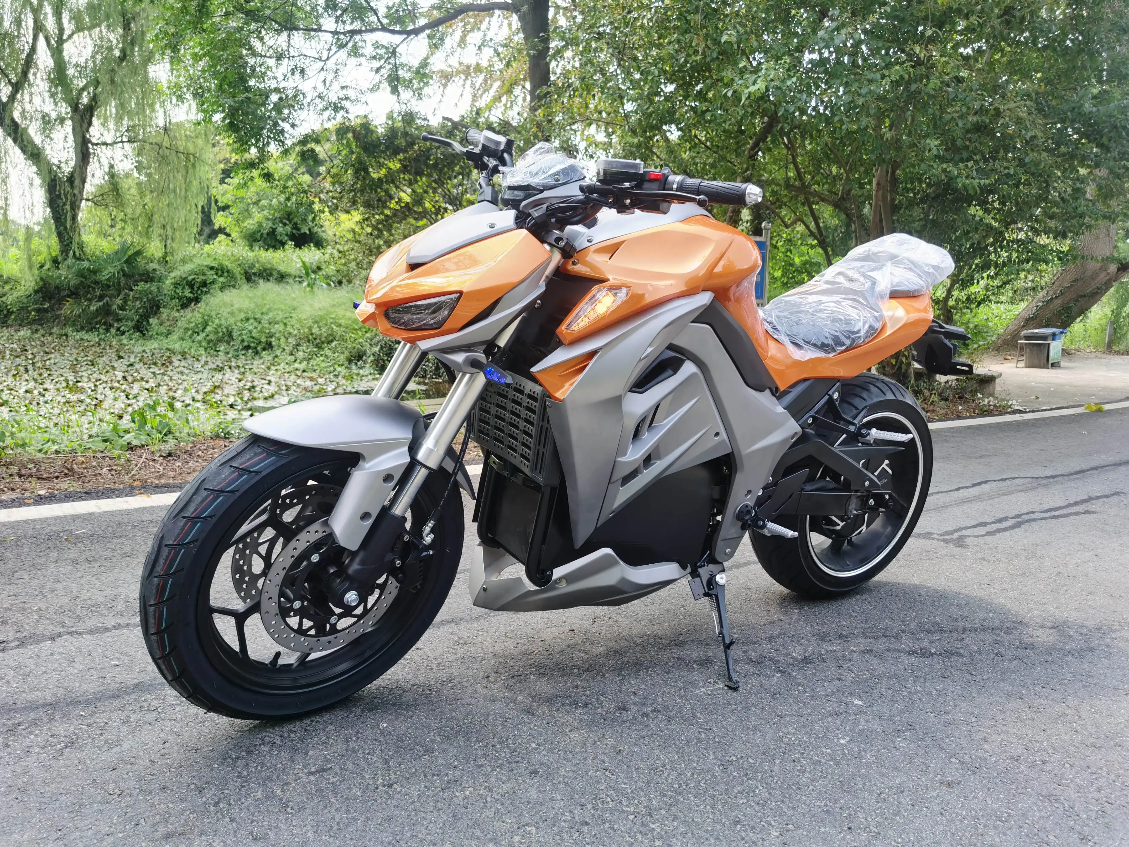 New Electric Motorcycle 20000 Watt 150km Range Sports Bike Motorcycle