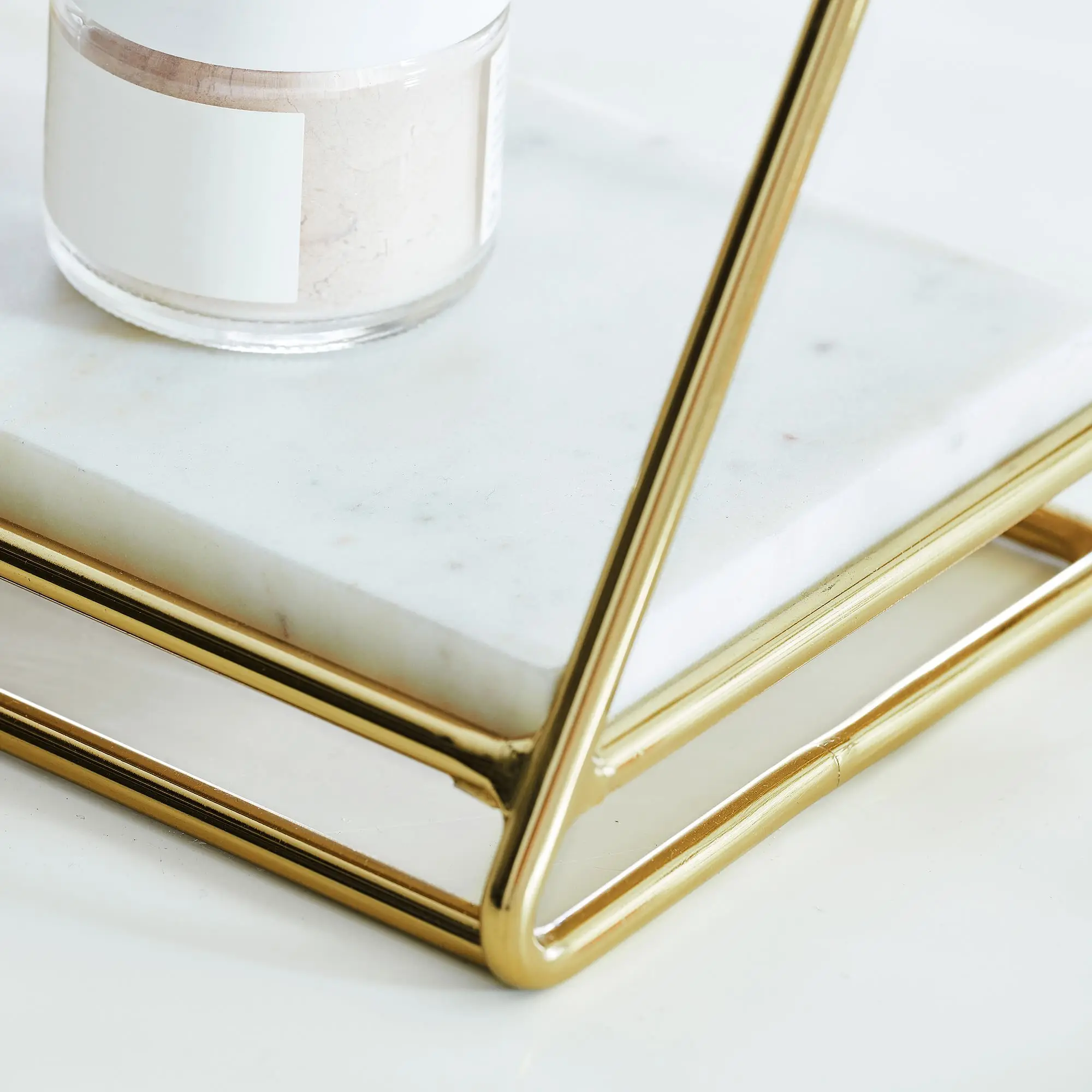 Hot Sale 2 Tier Standing Perfume Makeup Storage Rack Bathroom Organizer Countertop Marble and Gold Beauty Makeup Organizer
