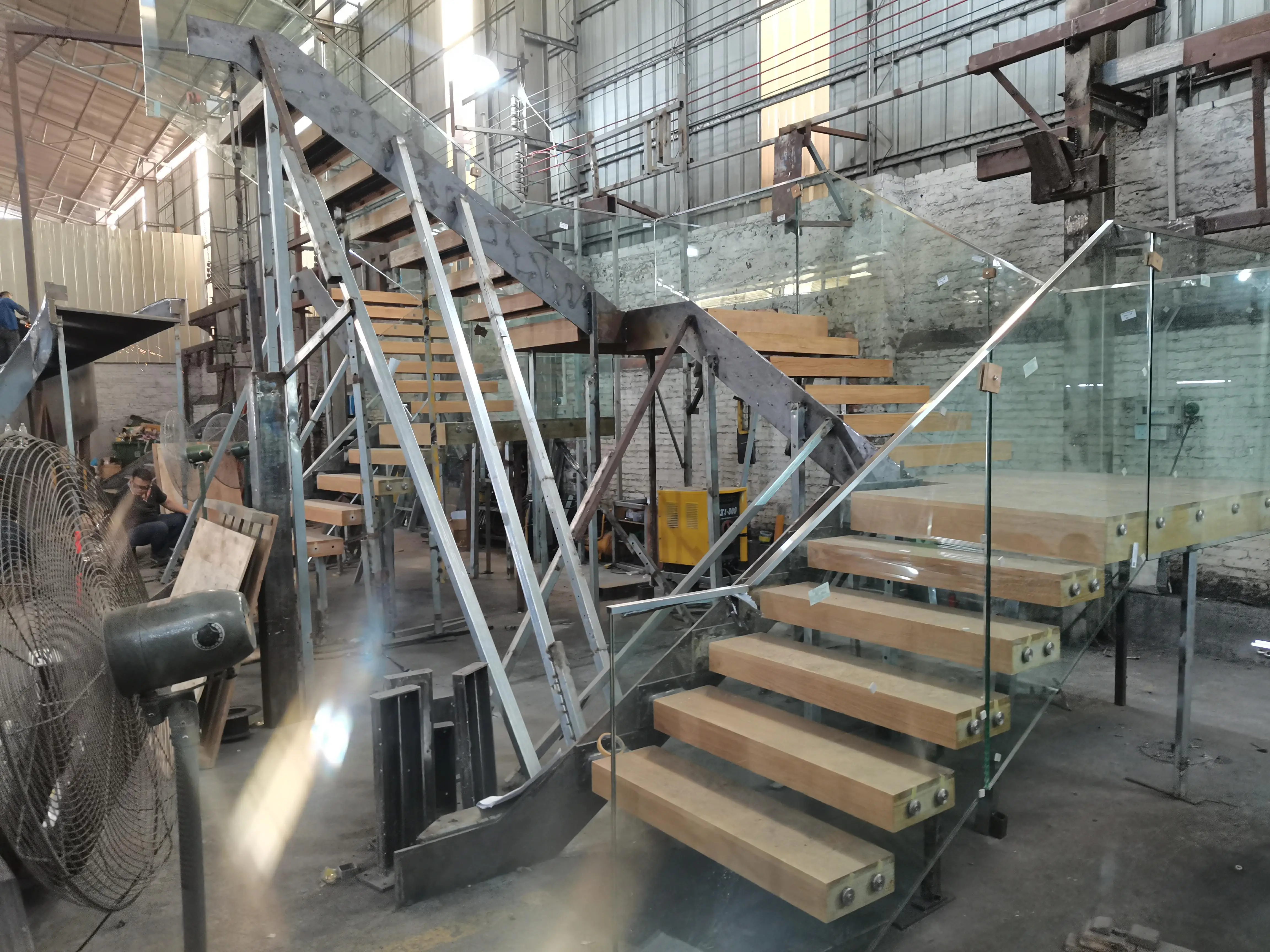 US Australian Standards Villa Interior Staircase Steel Stair Decorative Design Modern Indoor Arc Curved Stairs factory