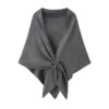 Chal con hebilla triangular gris oscuro