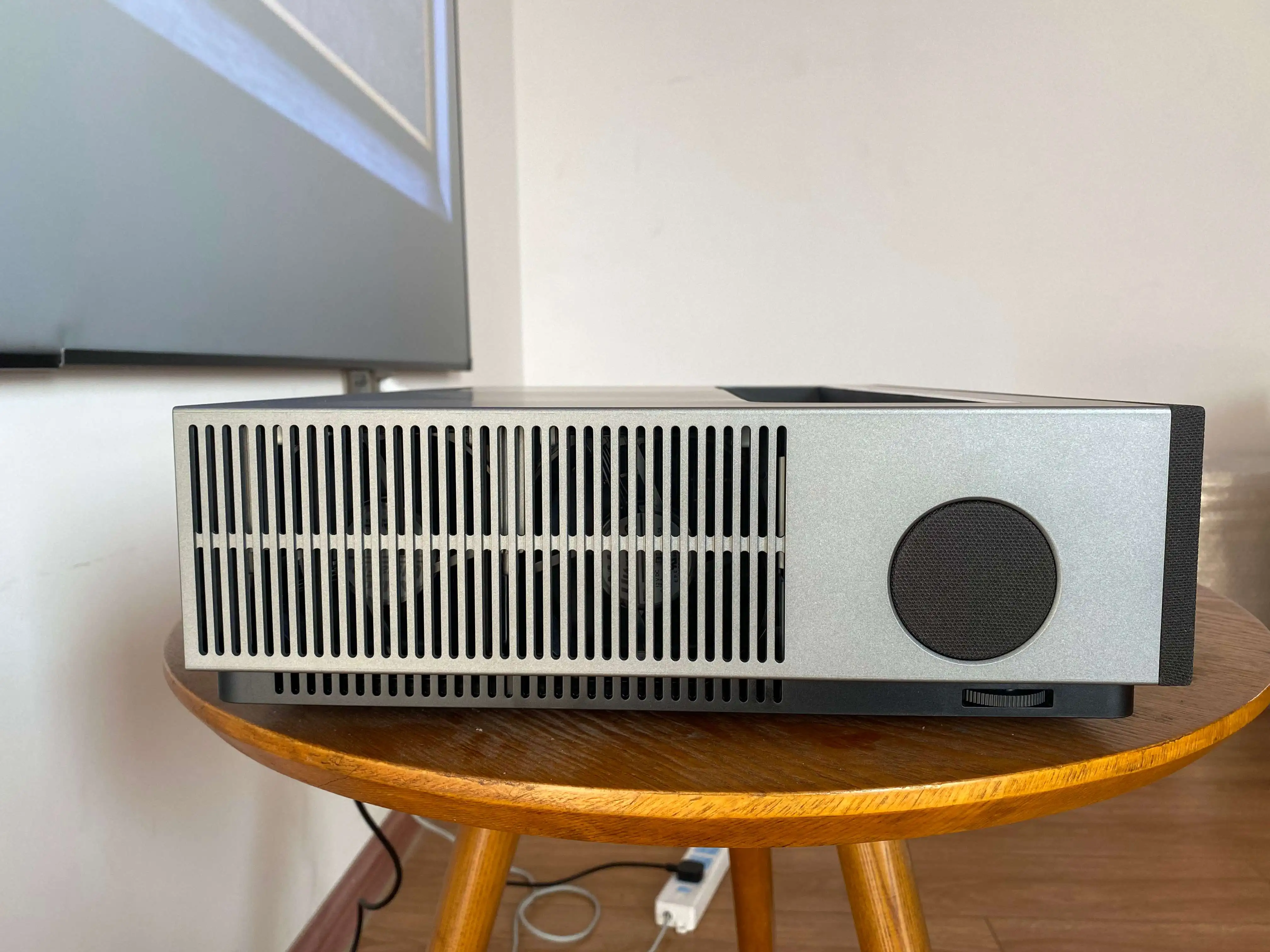 2022 Newest  T1  T1  4K Laser Projector  2800 ANSI Lumens MEMC HDR10 ALPD RGB Home Theater Full Color Triple UST