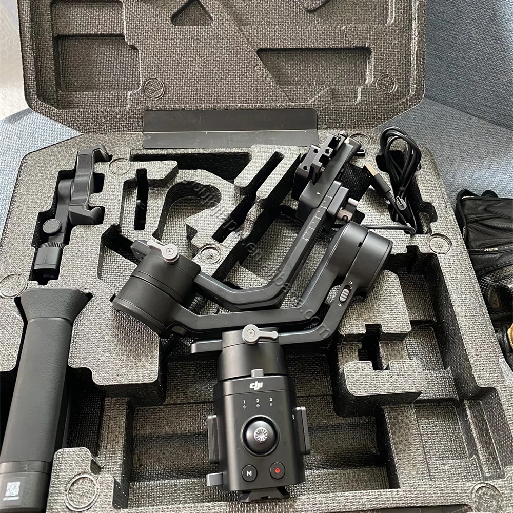 DJI Ronin SC Pro Combo - 3-Axis Gimbal Stabilizer for Cameras, 2kg