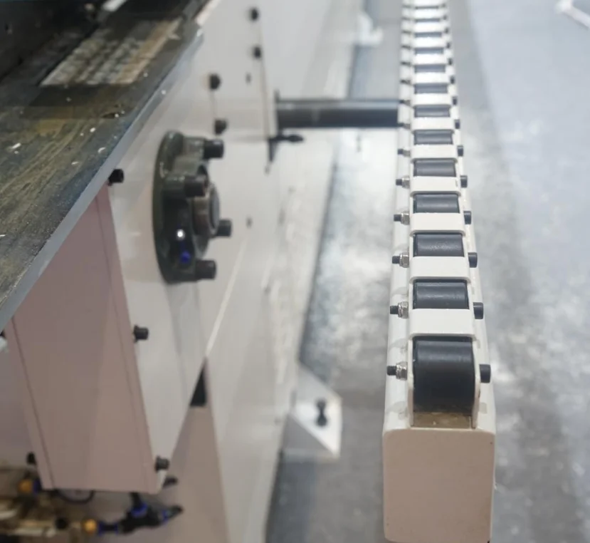 Высокоэффективный полностью автоматический кромкооблицовочный станок для