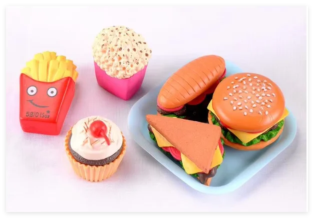 Hamburger Di Manzo Con Patatine Frte Fotografia Stock - Immagine
