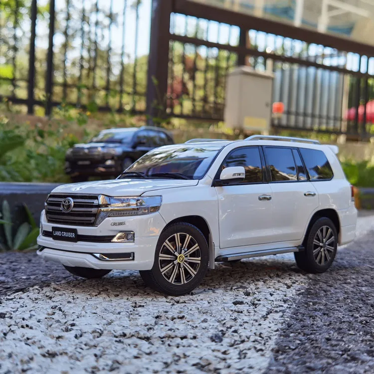 KENGFAI 1/18トヨタ ランドクルーザー200パールホワイト フル開閉