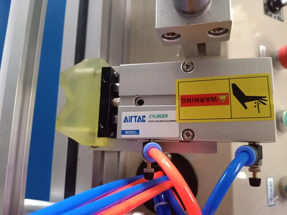 Desktop Semi-Automatic Capping Machine 220V 50HZ for 20-60mm Caps with 20-40pcs/min Speed
