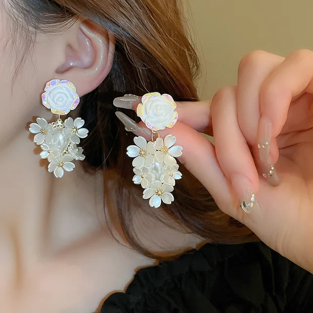 Silver Needle Art Style Imitation Shell Fold Flower Fresh Sweet Heart Trendy Advanced Sense Wholesale Stud Earrings for Women