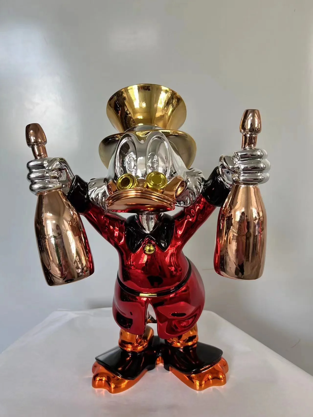 Gold Chrome Plated Cartoon Duck Resin Statue  Popular Home Art Sculpture Pop Art Sculpture Duck Sculptures Indoor