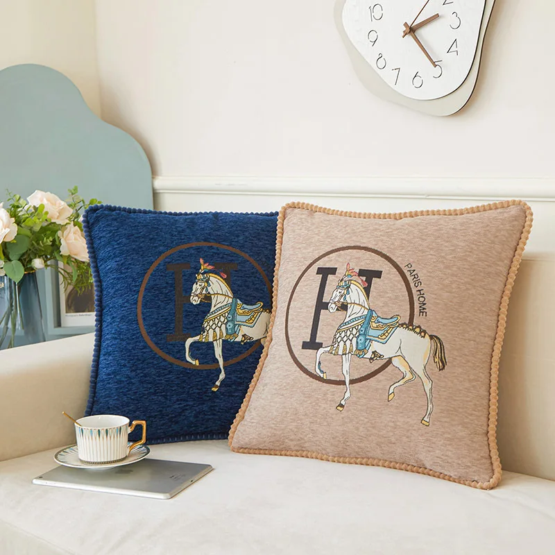 Factory High Quality Home Decor Customized Horse Jacquard Chenille Sofa Cushion Cover Woven Throw Pillows details