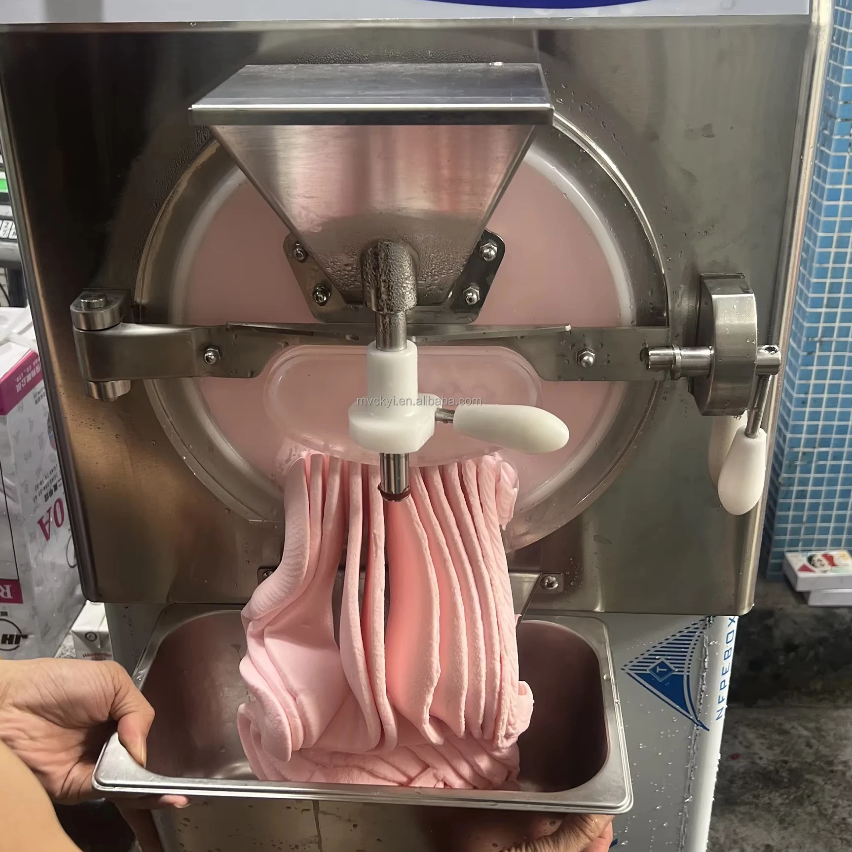 China Factories 56L/H Commercial Hard Ice Cream Machine Stainless Steel Single Nozzle Artisan Gelato Batch Freezer air Cooling