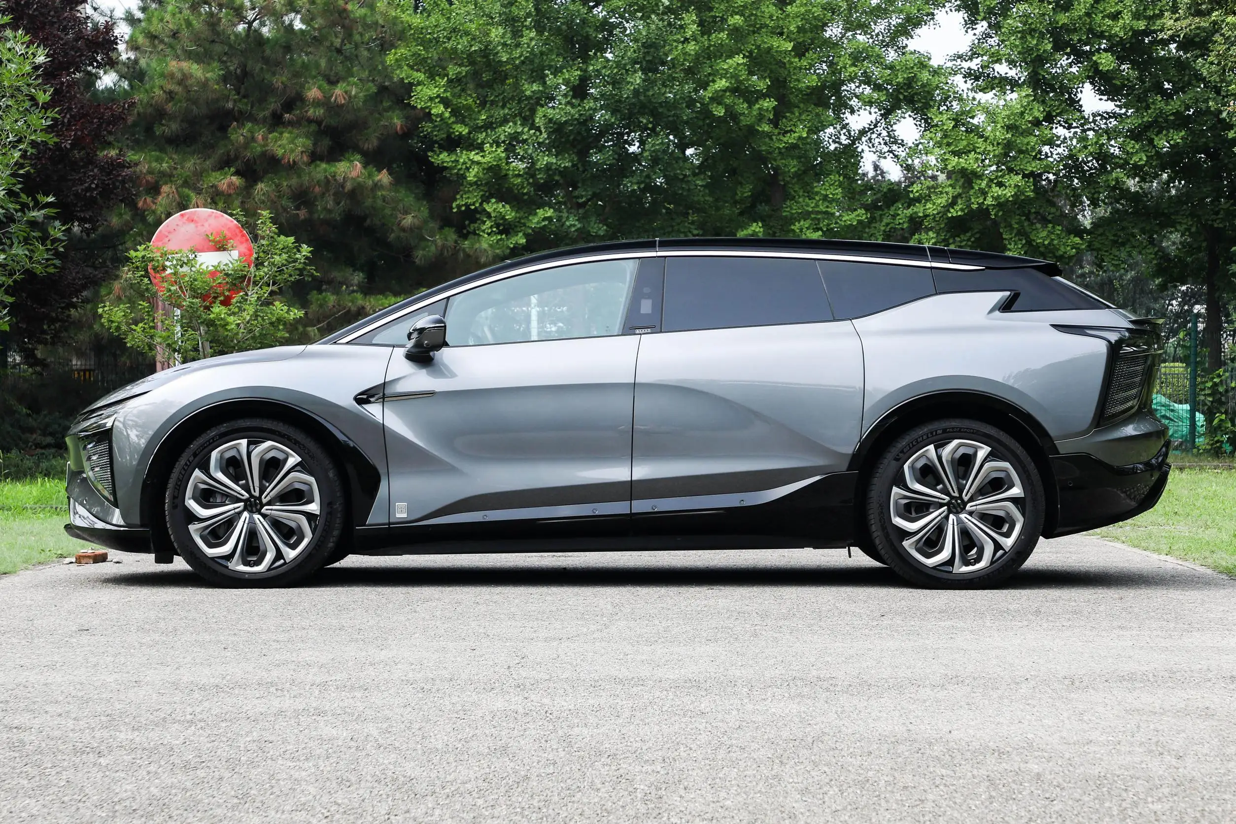 Chinese Car Used Fast Speed Longrange Allwheel Drive Electric Car