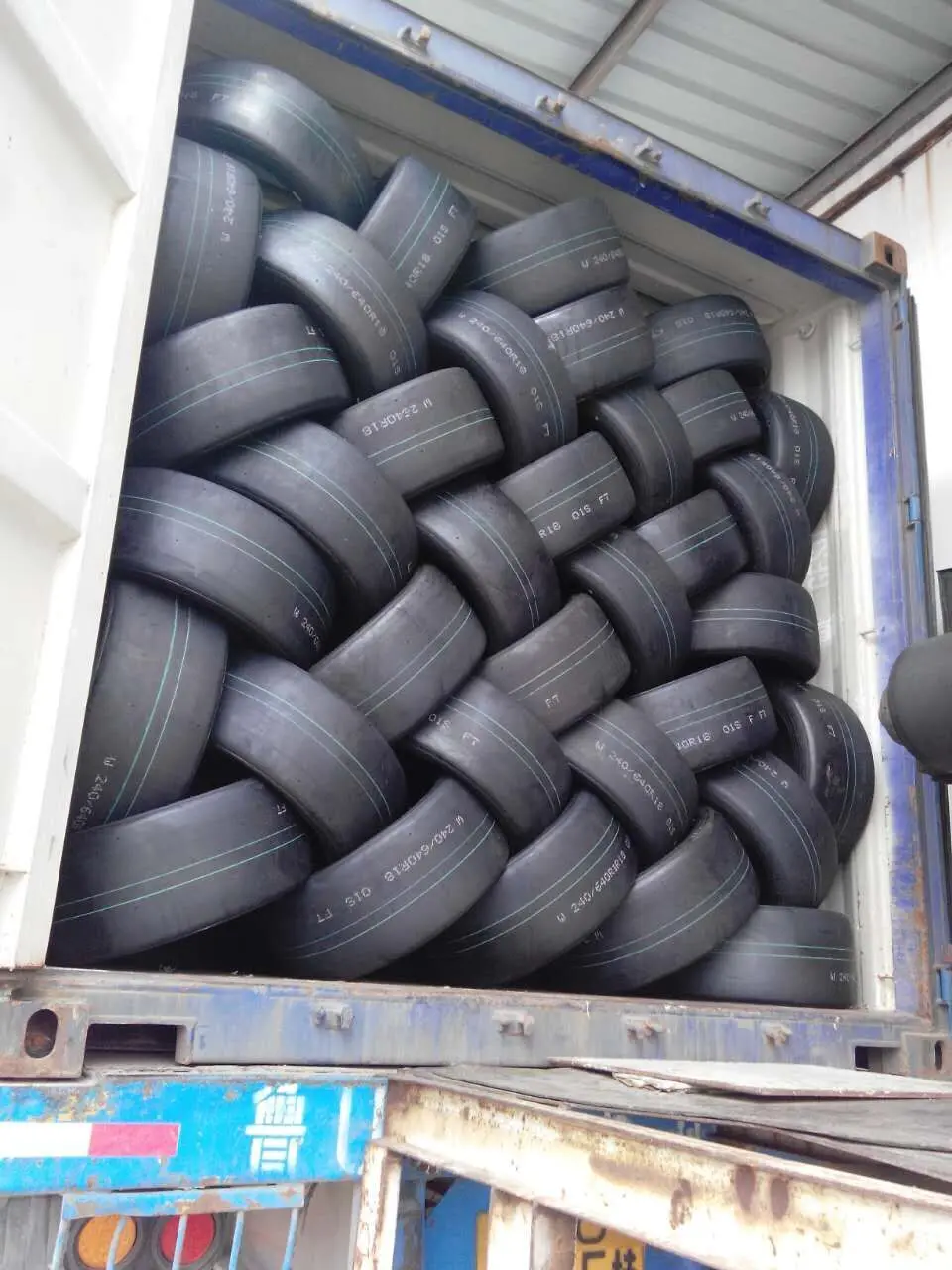 ゼスティノ フルスリック ハイパフォーマンスタイヤ 275/40R20