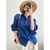 Il blu Klein rende la pelle più bianca