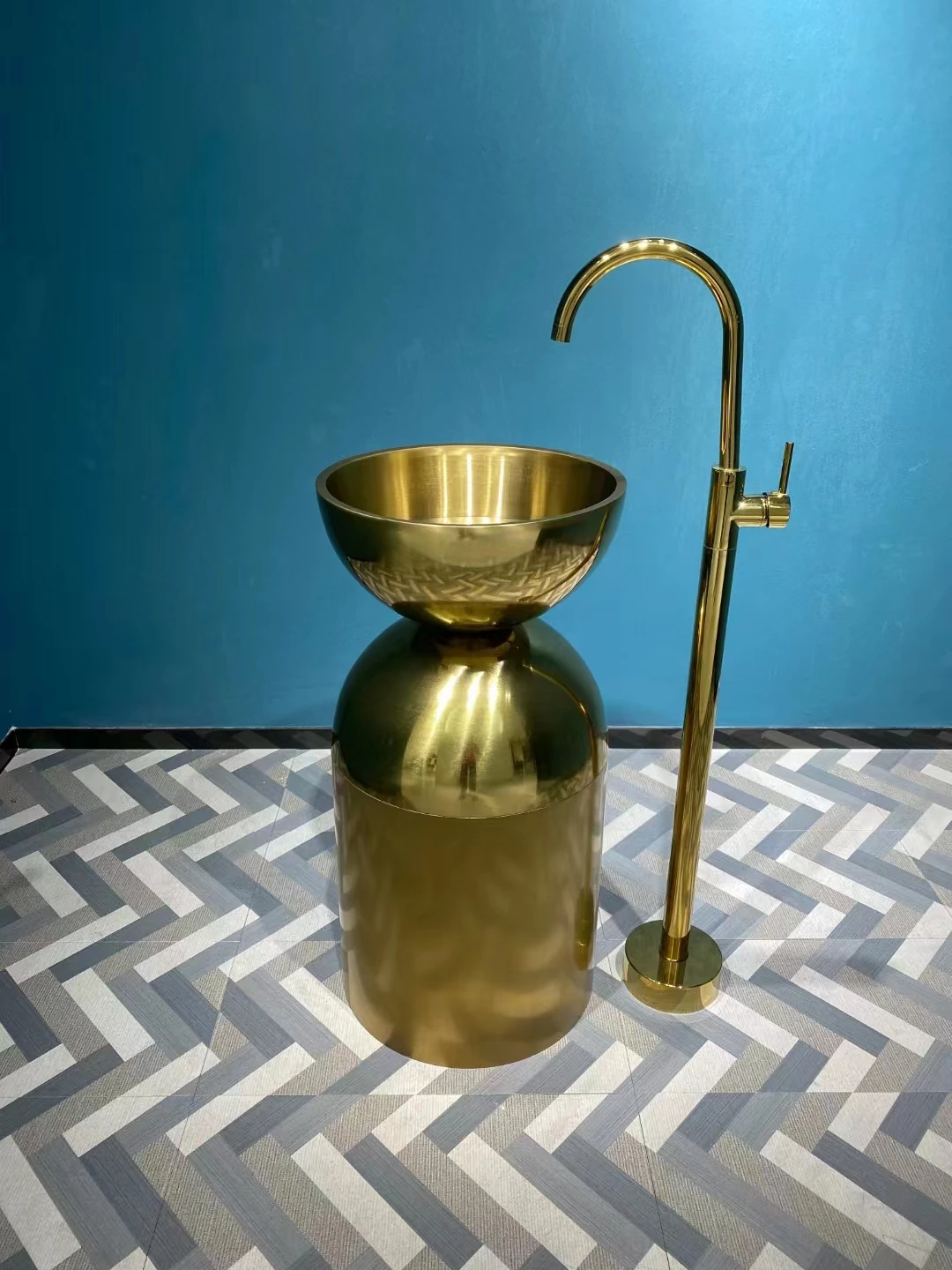 New Design Irregular Pedestal Wash basin Floor Standing Sinks Integrated Wash Basin Sink Stainless Steel Black Gold