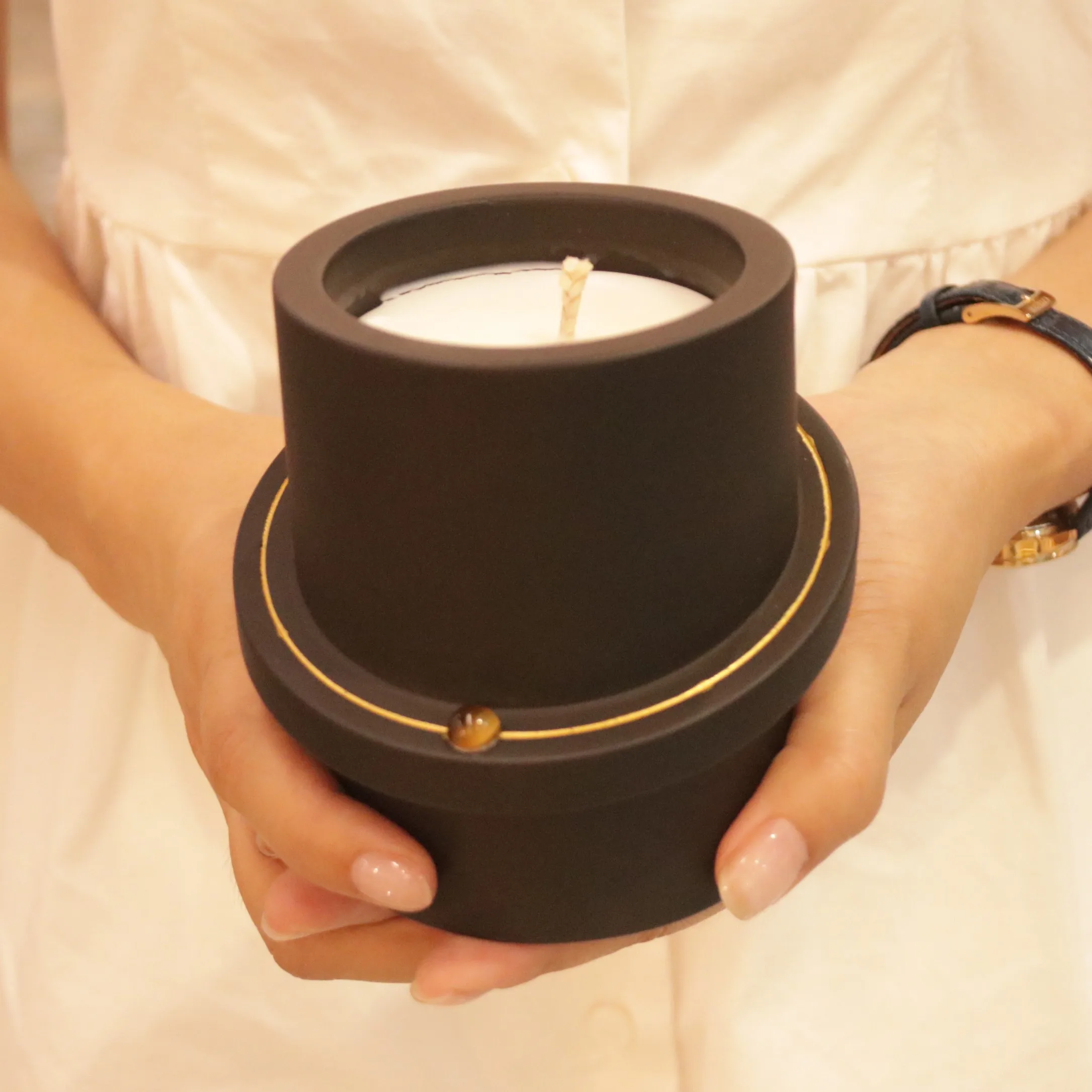 Source C&H New Arrival Unique Design PU Leather Handle Rope Luxury Ceramic  Candle Jars Scented Candle Jar on m.