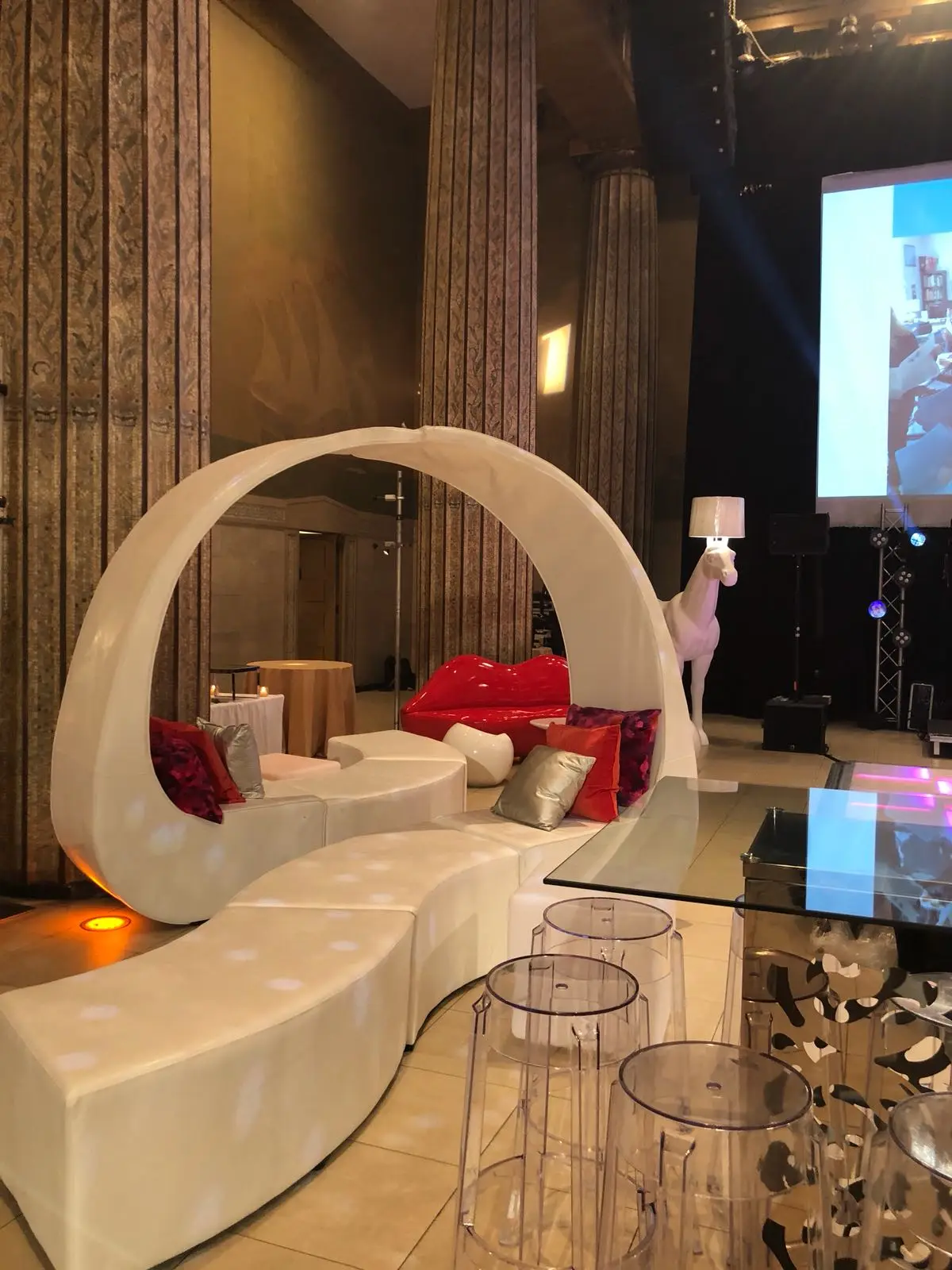New Design Loop Style White Event Wedding Lounge Sofa