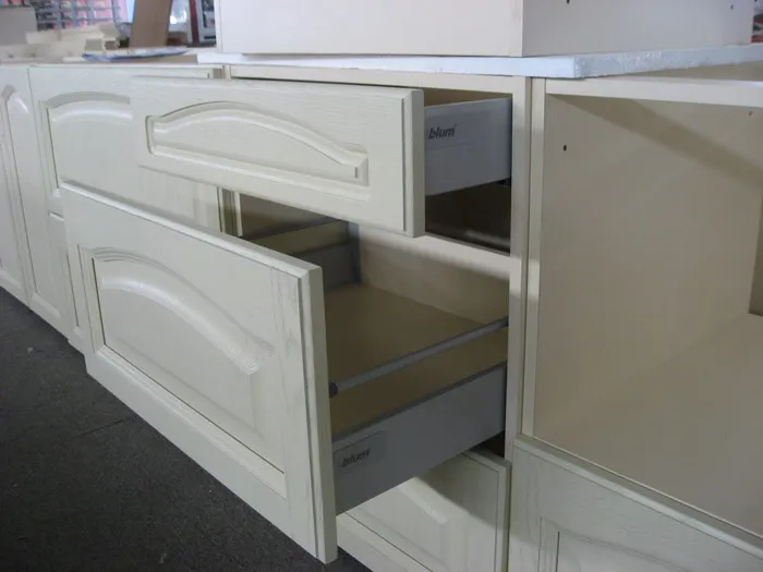 Best Price Custom Made Fitted High Gloss Sliding Door Wardrobe