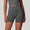 pantaloncini grigi