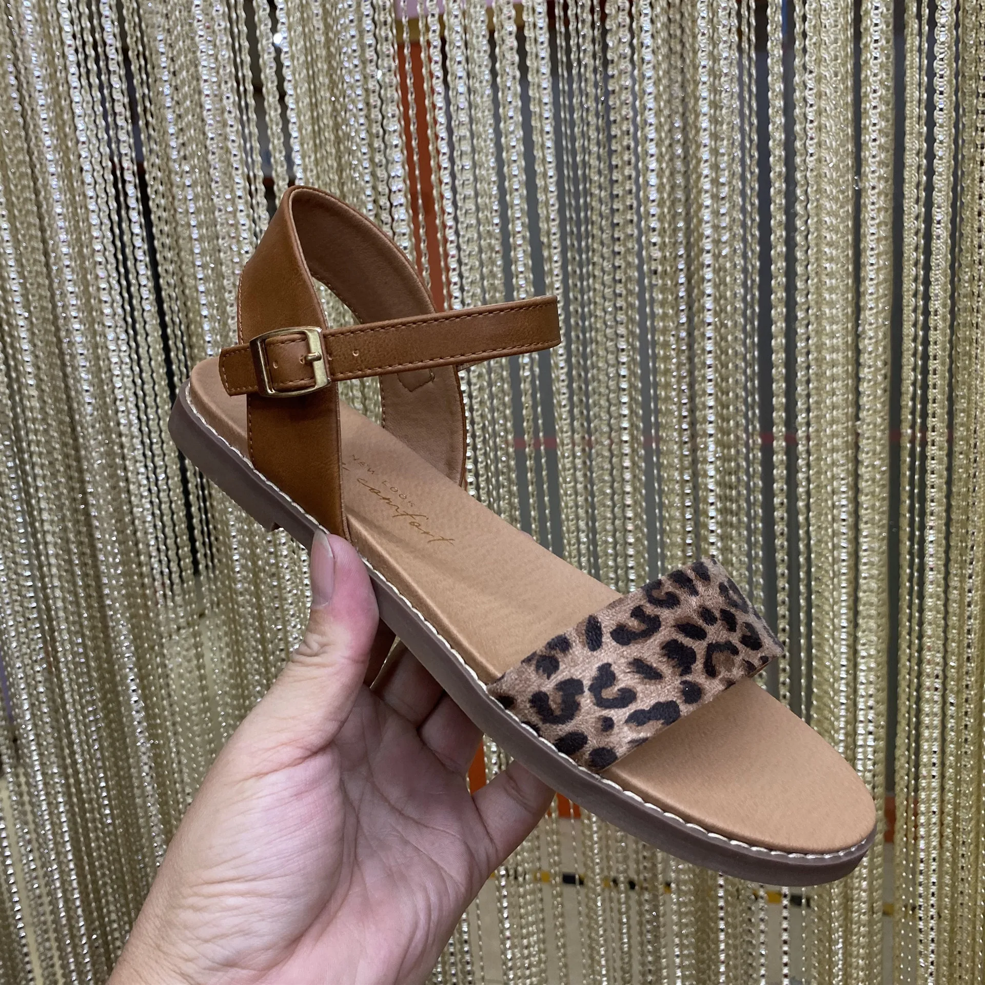 Los nuevos estilos vestido de dama moda sandalias - China Sandalias planas  y la mujer sandalias planas sandalias de PVC precio