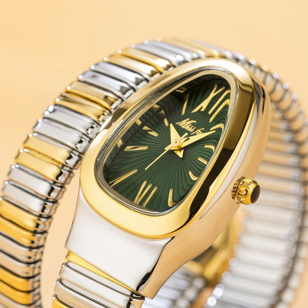 Luxury Snake-Shaped Quartz Watch for Women
