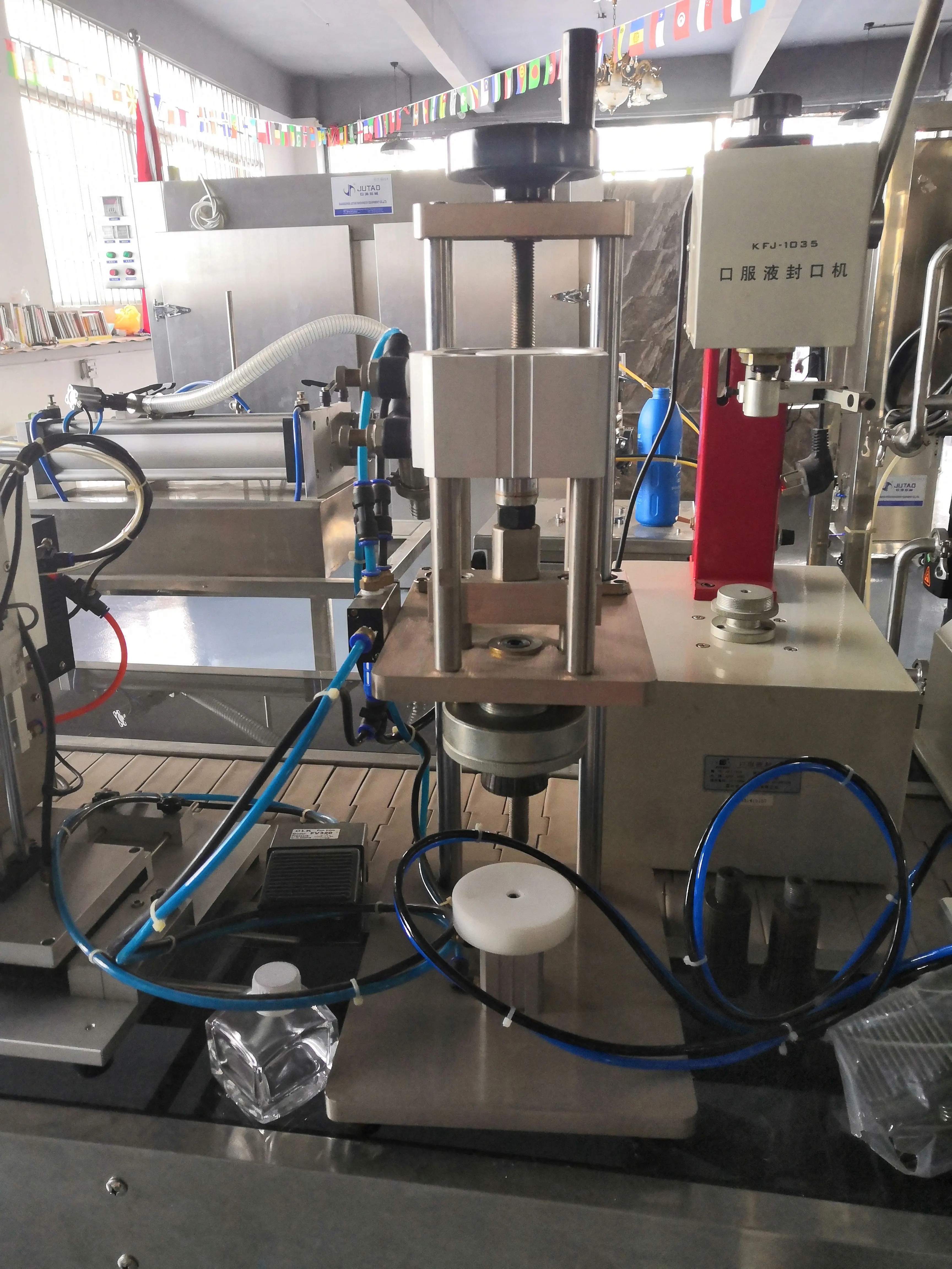 
Настольный парфюмерный воротник, небольшая машина для обжима бутылок 