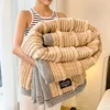 beige rayé
