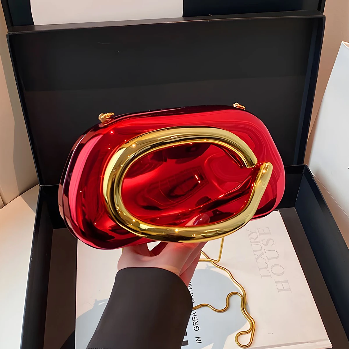 Carauana Festival Clutch solid color finish