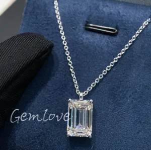 Fashionable new 18K gold ladies' necklace, set with radiant-cut lab-grown diamonds an exclusive necklace gift