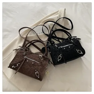 Personality Motorcycle Rivet Retro Large Capacity Shoulder Small Square Bag New Simple Casual Design Crossbody Bag for Women