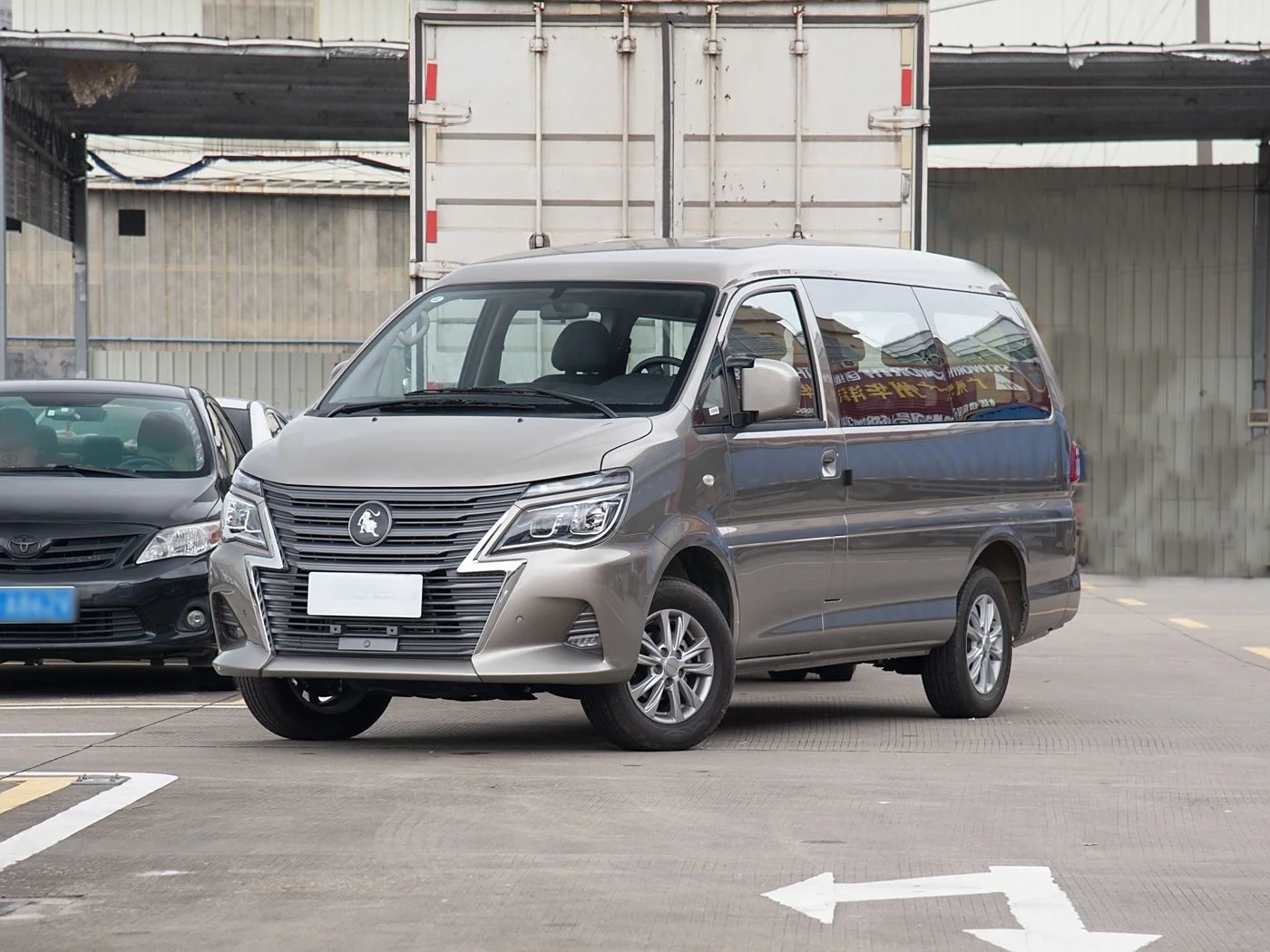 Dongfeng Fengxing New Luxury Mini Auto Van 11-Seats MPV Lingzhi M3 1.6L Turbo
