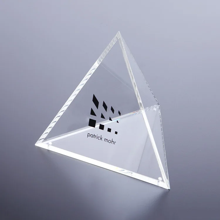 透明な三角形のアクリルロゴブランドプレキシガラスピラミッドオフィスデコレーション Buy Christmas Decoration Acrylic Penguin Acrylic Cube Crafts Cheap Office Decor Product On Alibaba Com