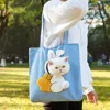 Sac bandoulière 381, fond bleu avec motif lapin blanc