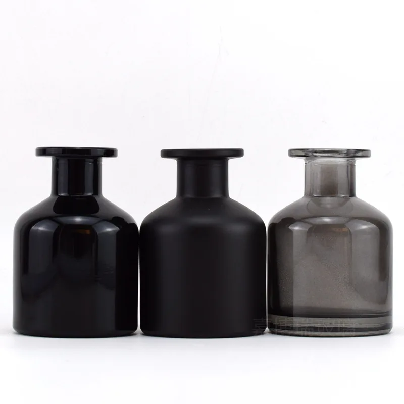 Decorative 200ml Aromatherapy Bottle with Lid Round Shaped Black Glass Reed Diffuser Car Room Diffuser Glass Bottle With Lid