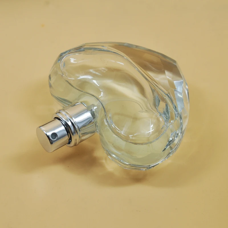 Custom Logo 30ml Luxury Perfume Bottle High Quality Heart Shape Glass Design with Pump Sprayer for Sealing