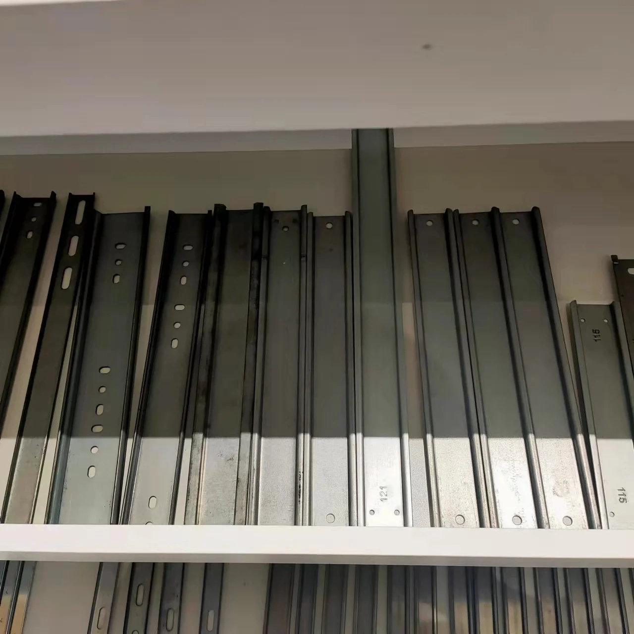Factory  Price Wall Angle for False Ceiling Gypsum Accessories Ceiling Grid Components