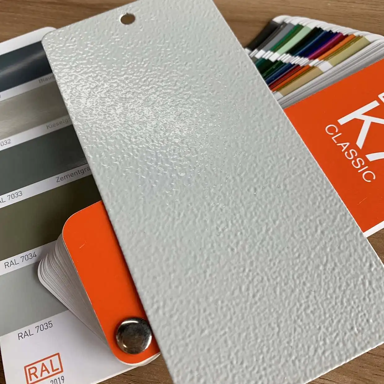 RAL 7035 TGIC Free Grey Wrinkle Texture Powder Coatings for Exterior Interior Use