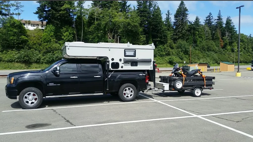 Expedition Lightweight Fiberglass Popup Truck Camper